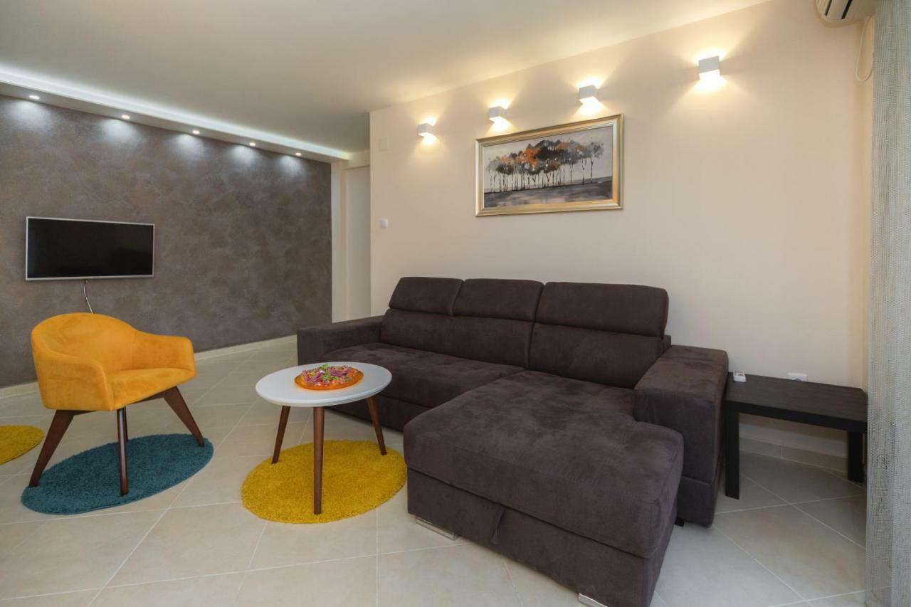 Apartmani Tref Petrovac Ngoại thất bức ảnh