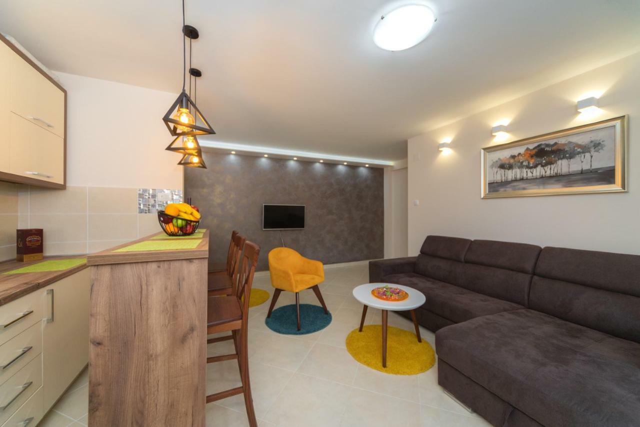 Apartmani Tref Petrovac Ngoại thất bức ảnh